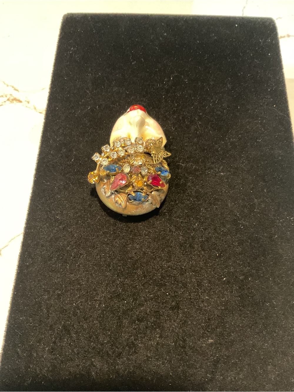 Vintage Artisan Gold-Tone Decorative Face Brooch with Multicolor Stones - Picture 5 of 6